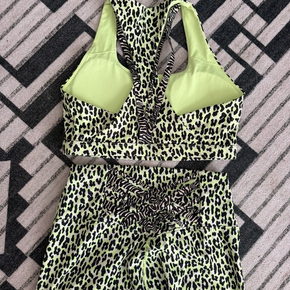 Fabletics Leopard Print Workout Set Size S Neon Green Sports Bra‎ & Leggings - Picture 5 of 7